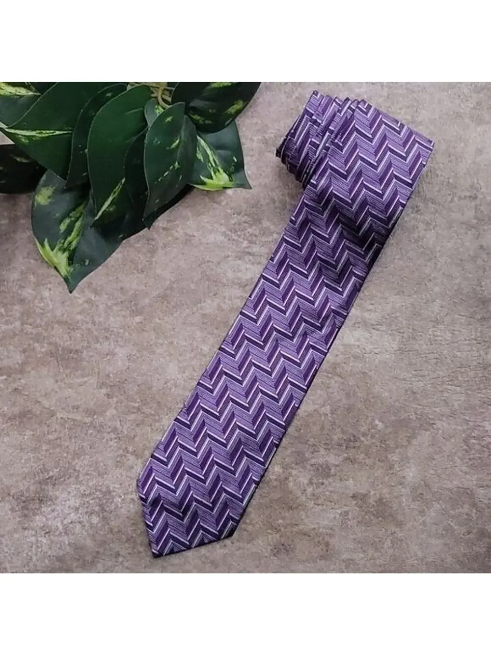 Isaac Mizrahi Purple Geometric Stripe 100% silk Men's Necktie